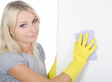 Kitchen deep cleaning focusing on grease removal and sanitizing