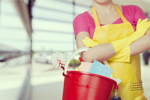 Kitchen end of tenancy cleaning with focus on appliances and surfaces